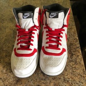 Men’s Nike sneakers